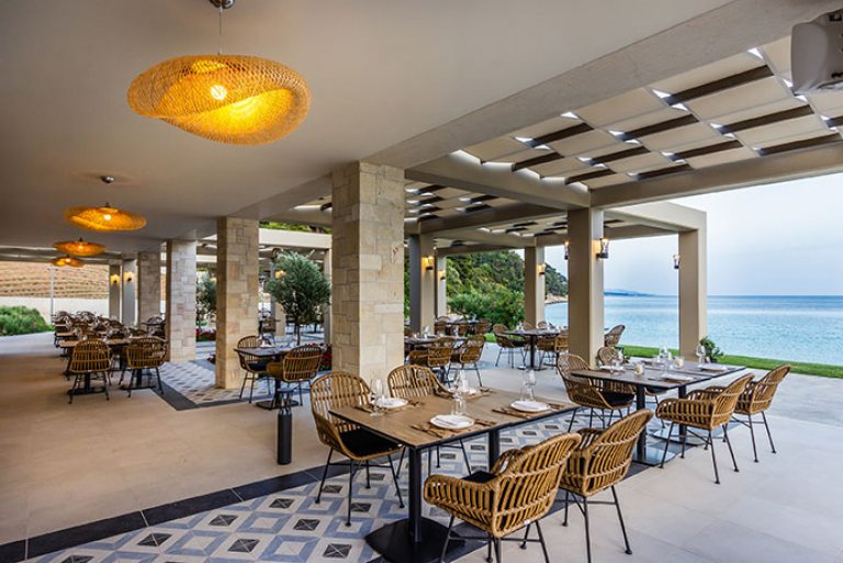 Restaurants & Bars